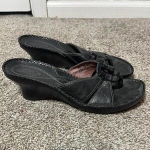 vintage 2005 Black leather wedge sandals with buckle detail size 7.5